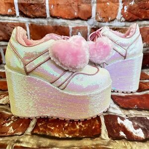 NWT Sugar Thrillz opalescent sequin heart plush cascade dreams platforms Sz 7